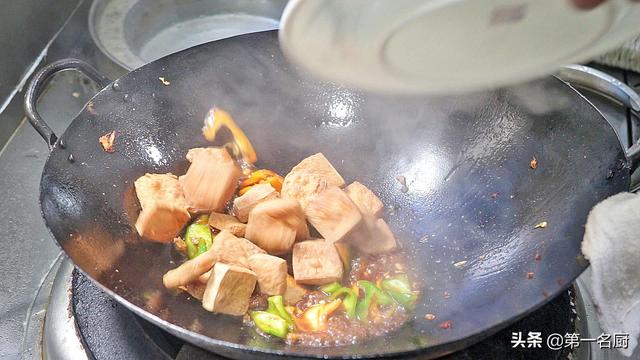 家常炒豆腐的做法，难怪在家炒豆腐不香