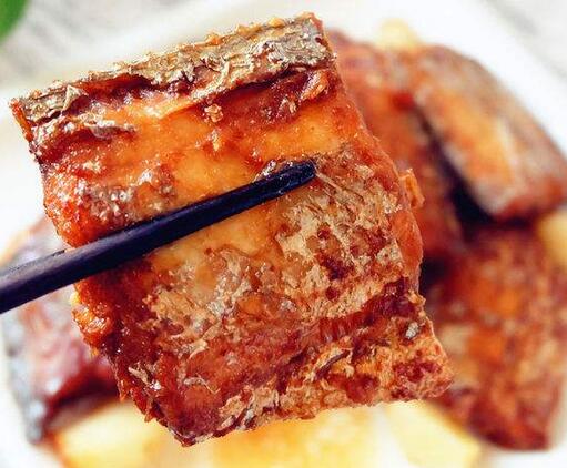 【红烧带鱼】做法步骤图 营养更丰富 小孩常吃身体壮！-起舞食谱网