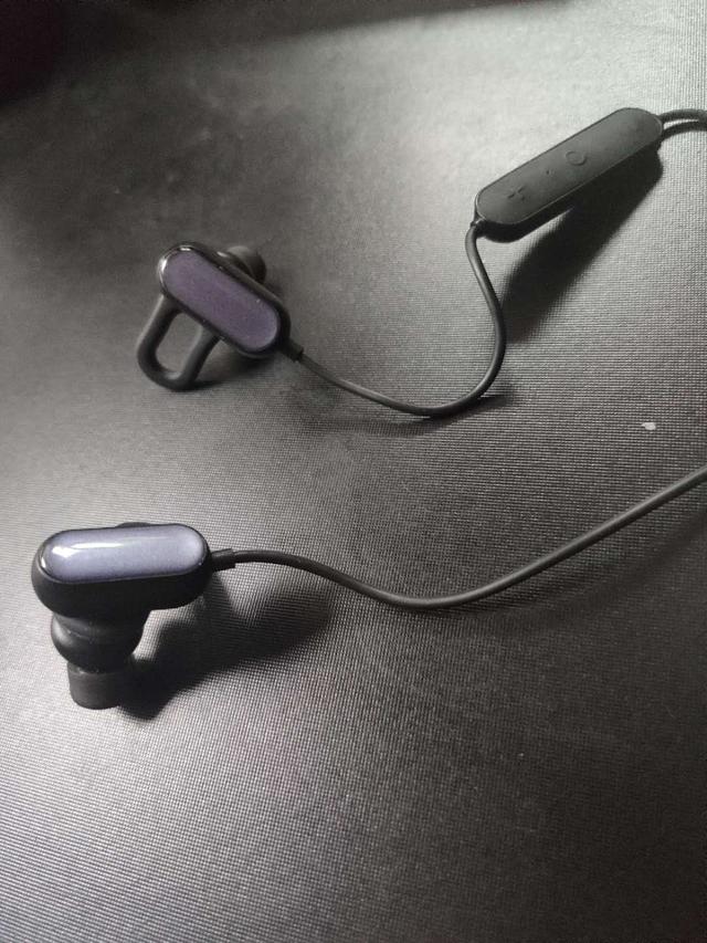 小米蓝牙耳机青春版使用说明，小米蓝牙耳机青春版功能使用（小米运动蓝牙耳机青春版）