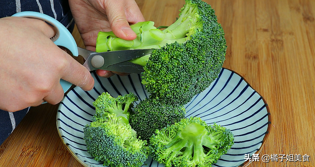 圖片[2]-【西蘭花胡蘿卜彩椒拼盤】做法步驟圖 色彩繽紛孩子也愛吃-起舞食譜網