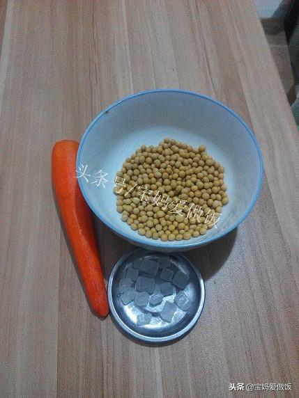 好喝的胡萝卜五谷营养豆浆做法，打豆浆的时候加一根胡萝卜