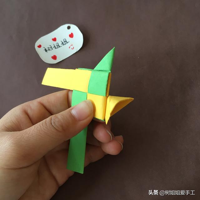 无敌回旋飞镖简单，折超级简单的回旋飞镖（正方形牙签陀螺与回旋飞镖牙签陀螺的折法）