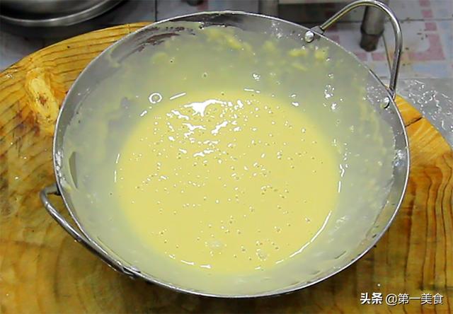 如何做葱花鸡蛋饼，做葱花鸡蛋饼的作文（小葱煎鸡蛋饼最简单的做法）