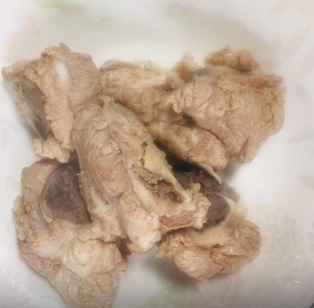 池塘里的大河蚌煲汤做法，河蚌汤的做法,怎么做河蚌汤（今日菜谱）