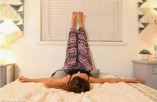 七天内快速瘦大腿动作，睡前做这几个动作瘦大腿