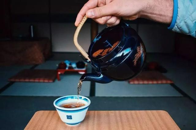 鹿茸血酒的功效和禁忌，先学会温酒~鹿茸泡酒更养生