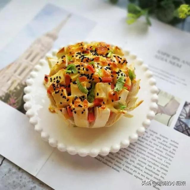 剩馒头怎么做好吃，老面馒头怎么做好吃（像我这样加2根火腿和鸡蛋）