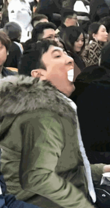 王思聪吃热狗，王思聪吃热狗照火到国外（王思聪可能这辈子都不想吃热狗了……）