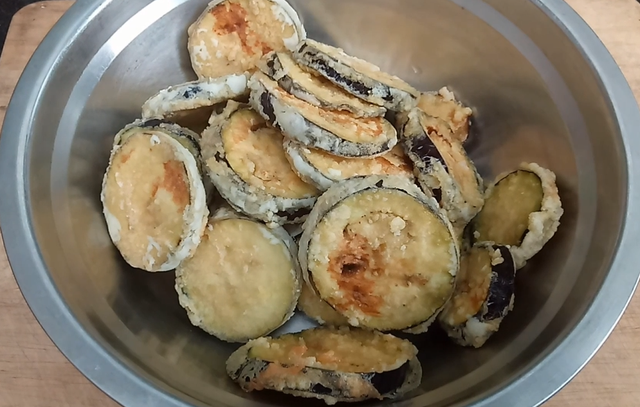河南面煎茄子的做法，面煎茄子的做法（只需一个茄子就可以搞定一道菜肴）