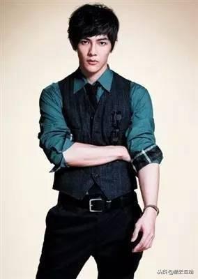 炎亚纶怒打歌迷，炎亚纶汪东城事件（当年为什么会决裂怎么回事）