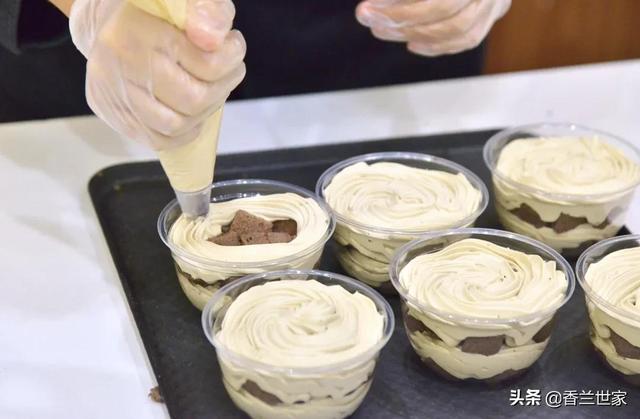 如何制作美味的咖啡蛋糕，如何制作美味的咖啡蛋糕步骤（咖啡焦糖杯子蛋糕）