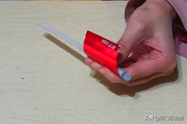 胶棒怎么用，胶棒胶怎么去除（热熔胶棒还可以这样用）