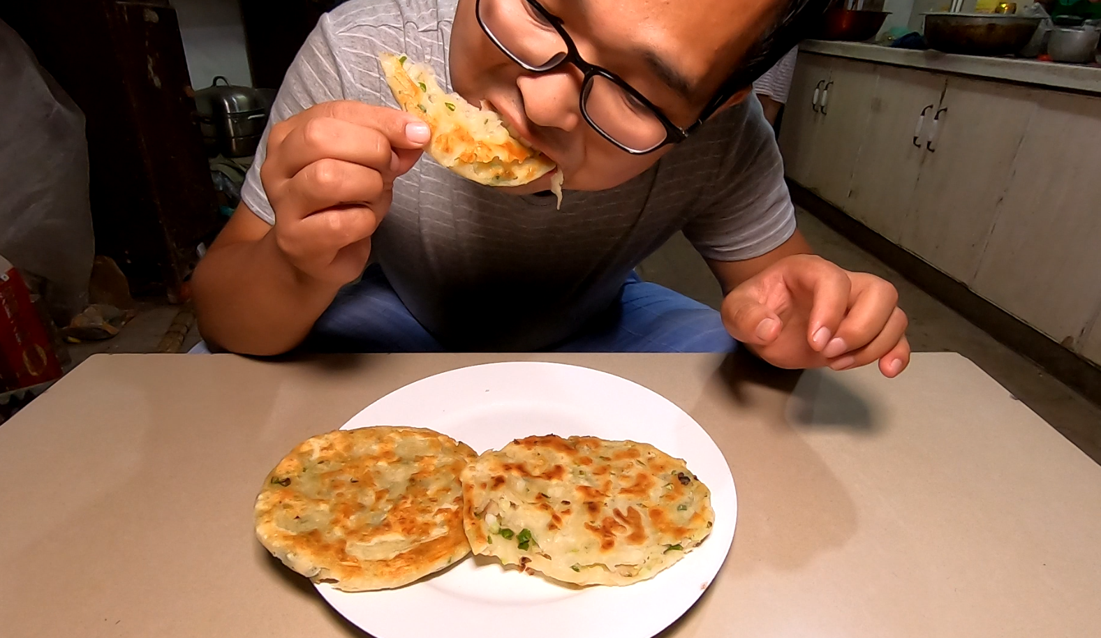 家常大饼超简单做法，大饼怎么做（有人加开水有人加凉水）