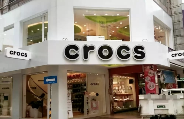 crocs是什么牌子，crocs是什么牌子女包（史上最丑鞋王，为何突然爆火）