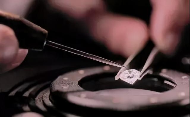 人工培育钻石是什么意思，人工培育钻石是什么意思啊（周百福珠宝课堂）