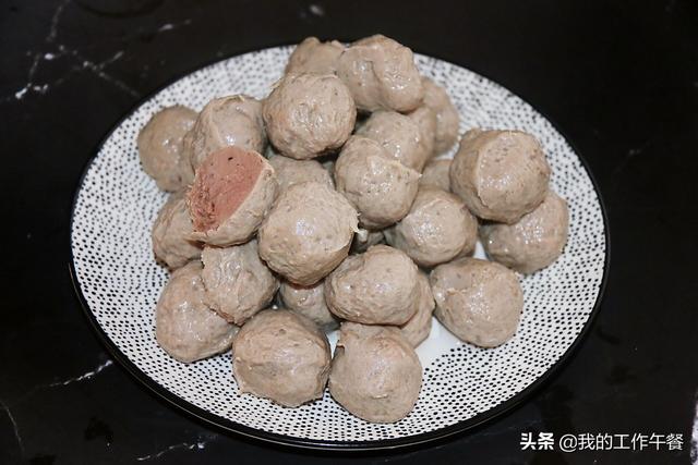 牛肉丸的制作方法，如何做出来的牛肉丸好吃（家庭版制作Q弹的牛肉丸）