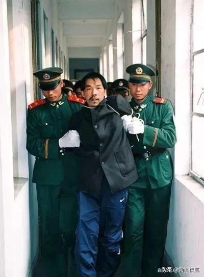 杀7人女逃犯落网抓捕曝光，色诱杀7人的“蛇蝎美人”新视频曝光