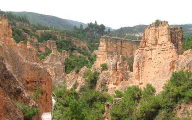 陆良县属于云南哪个市，昆明市陆良县属于哪个区（素有“滇东明珠”之称）