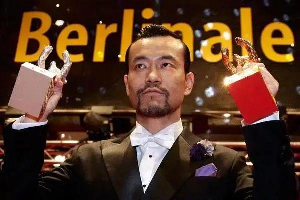 瞧这一家子大结局，瞧这一家子剧情介绍（顶着嘘声拼命、父亲去世才暴露身份）