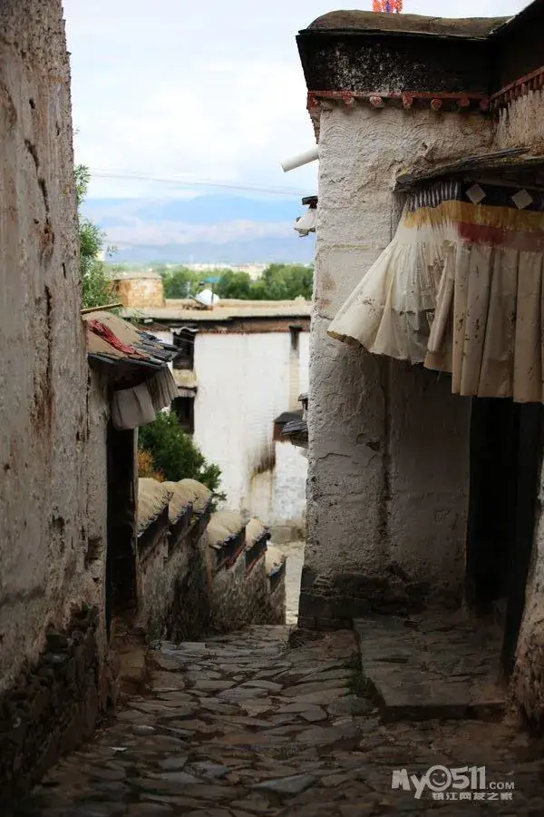 我的家乡在日喀则是什么歌，我的家乡在日喀则是什么歌歌词是什么意思（行走在通天的路上<中>）