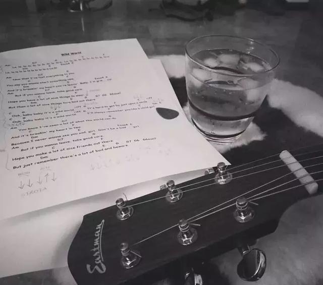 吉他左手正确姿势，如何练习左手（吉他左手按弦技巧，练习方法）