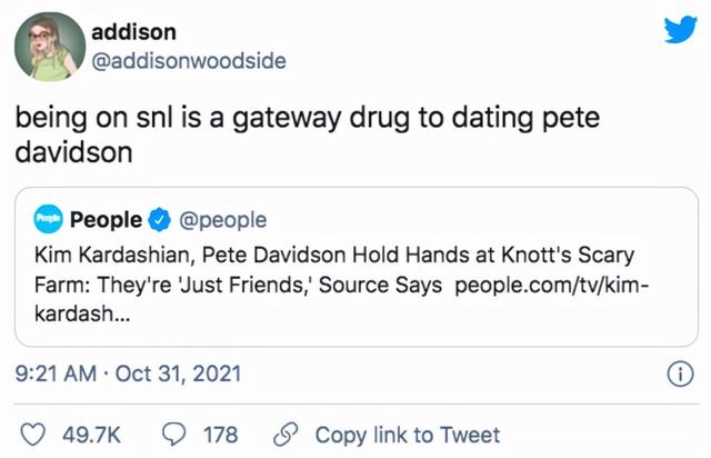 欧美闺蜜头像微信，欧美闺蜜头像（卡戴珊与小13岁男伴甜蜜牵手）