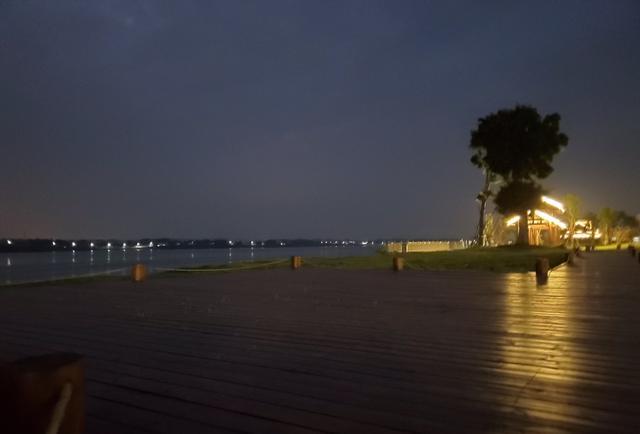 茂名露天矿公园建设，茂名露天矿生态公园夜景好美变化好大
