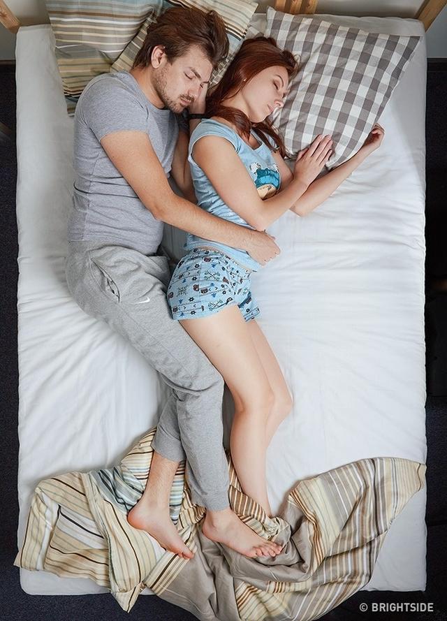 情侣间的十种睡姿，情侣最舒适的睡姿（你注意过自己和另一半的睡姿吗）