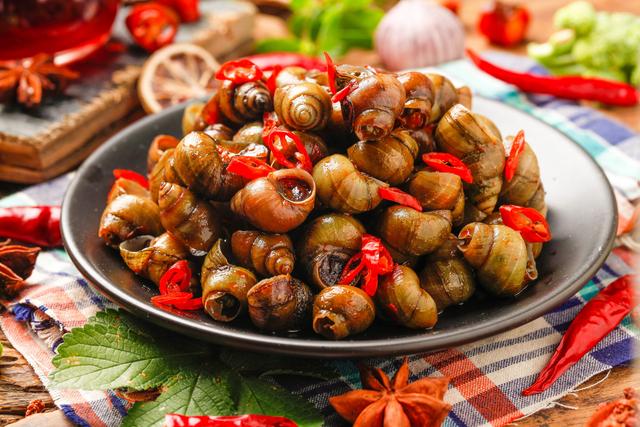 螺蛳的高效养殖管理要点，螺蛳的养殖技术,养殖需多少时间（田螺的养殖与管理）