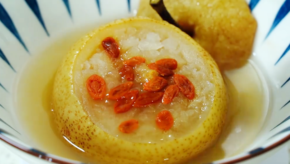 【冰糖蒸雪梨】做法步骤图 大人小孩都能喝 常吃身体更健康-起舞食谱网