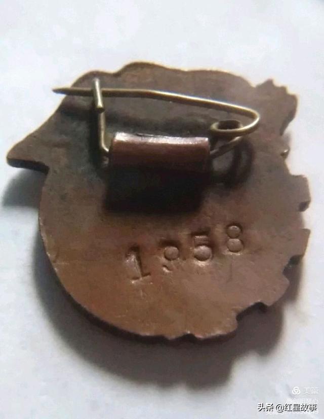 建国70周年纪念章值多少钱，70周年纪念章价值多少钱（我珍藏的国庆纪念章）