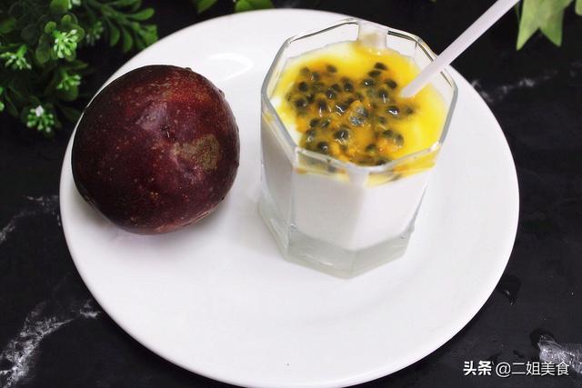 百香果饮料怎么做，网红饮料百香果柠檬水的做法（教您百香果的2种做法）