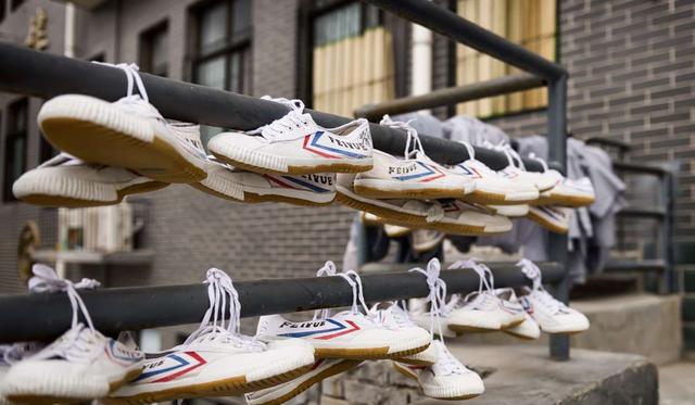 飞跃鞋子怎么样，飞跃鞋子质量好吗（国产小白鞋背后的辛酸史）