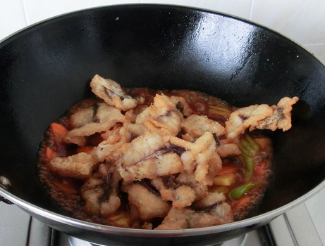 菠萝片最正宗的做法，菠萝肉片的家常做法（教你做一道菠萝鱼片）