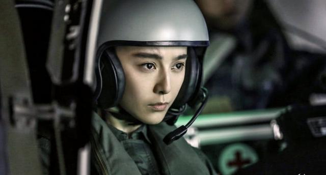 空天猎李晨和范冰冰演片段，和范冰冰打情骂俏