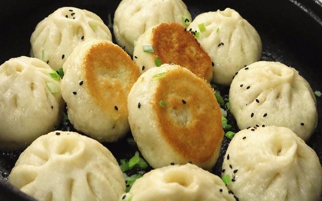 水煎包怎么煎，水煎包 生煎包（欢乐番茄丨水煎包怎么煎好吃）