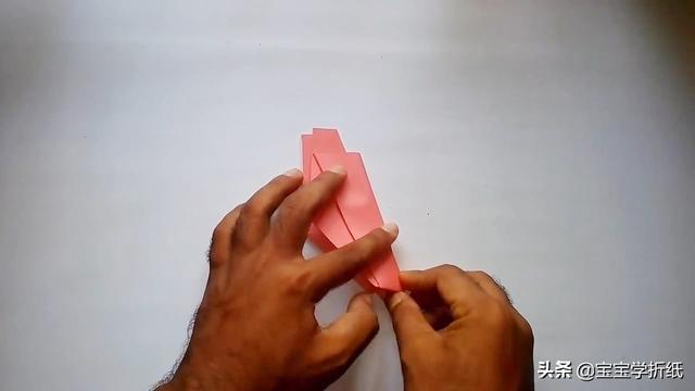 手工飞机怎么做，手工飞机的制作方法（用普通纸做折纸飞机玩具）