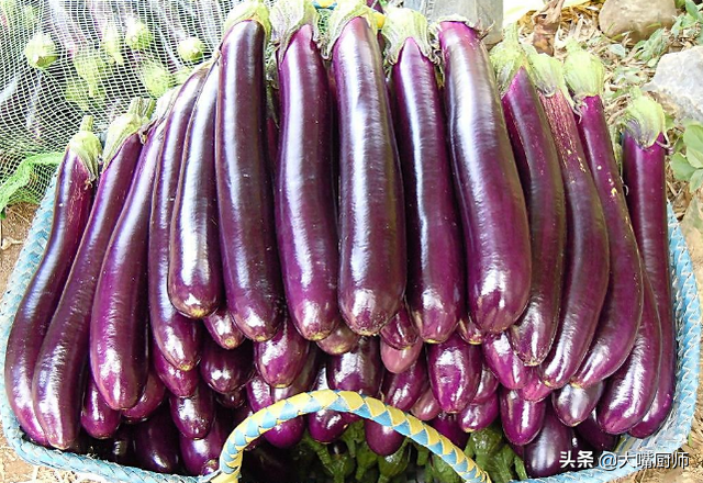 茄子干怎么晒，茄子干怎么晒好吃（夏天买点茄子晒干）