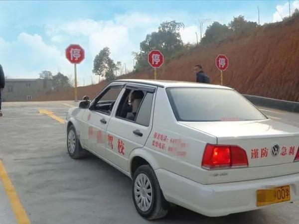 驾考科目三--路考灯光使用--捷达车，捷达车科目三灯光考试（科目三灯光速记及考试全部流程操作）