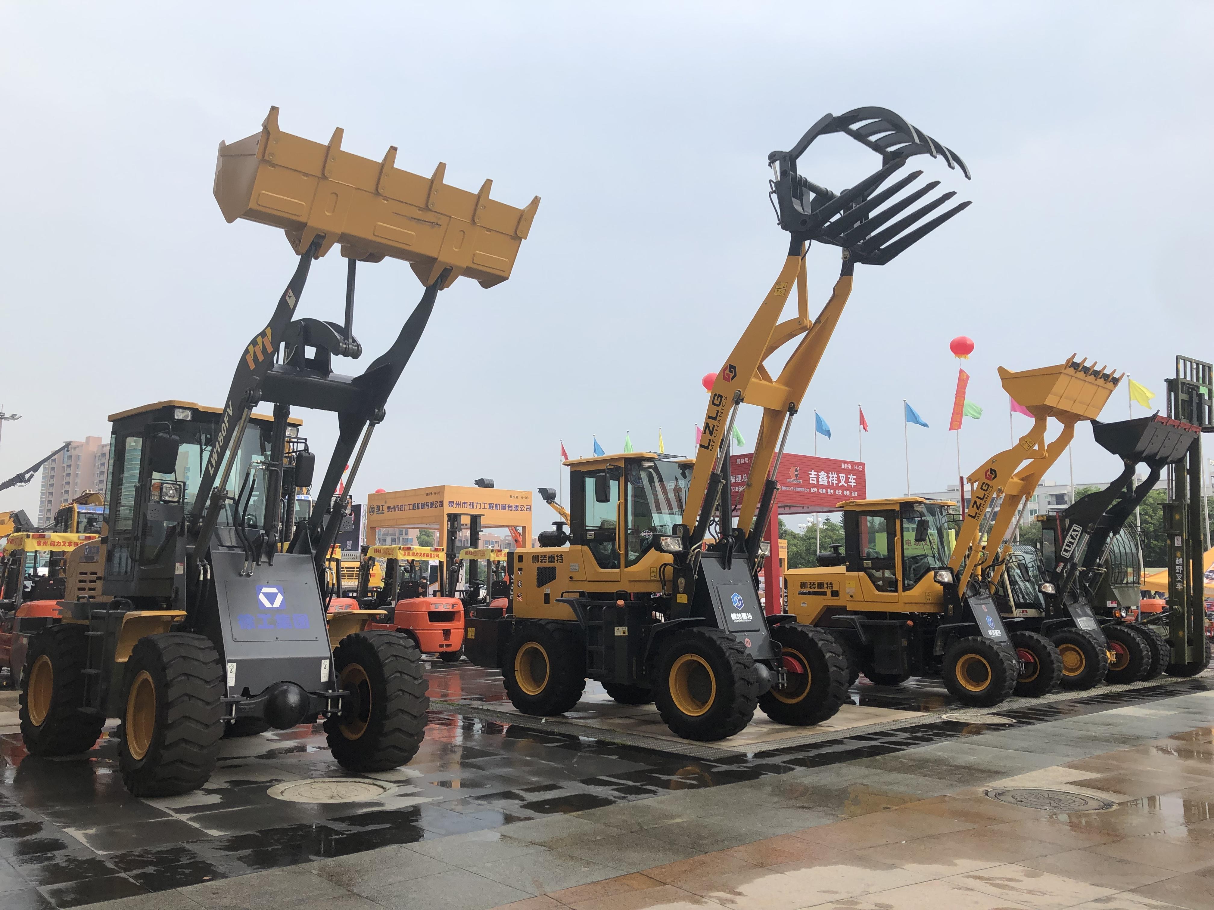 福建泉州工程机械展 首届泉州工程机械展落下帷幕，签订意向合同金额28亿元