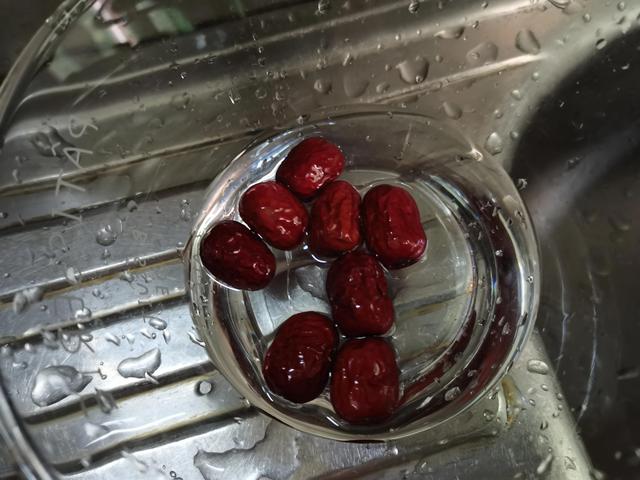 做燕窝丝窍门，燕窝丝做法教程视频（牛奶炖燕窝丝）