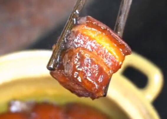 【砂鍋五花肉】做法步驟圖 一次一鍋都不夠吃 太解饞了-起舞食譜網(wǎng)