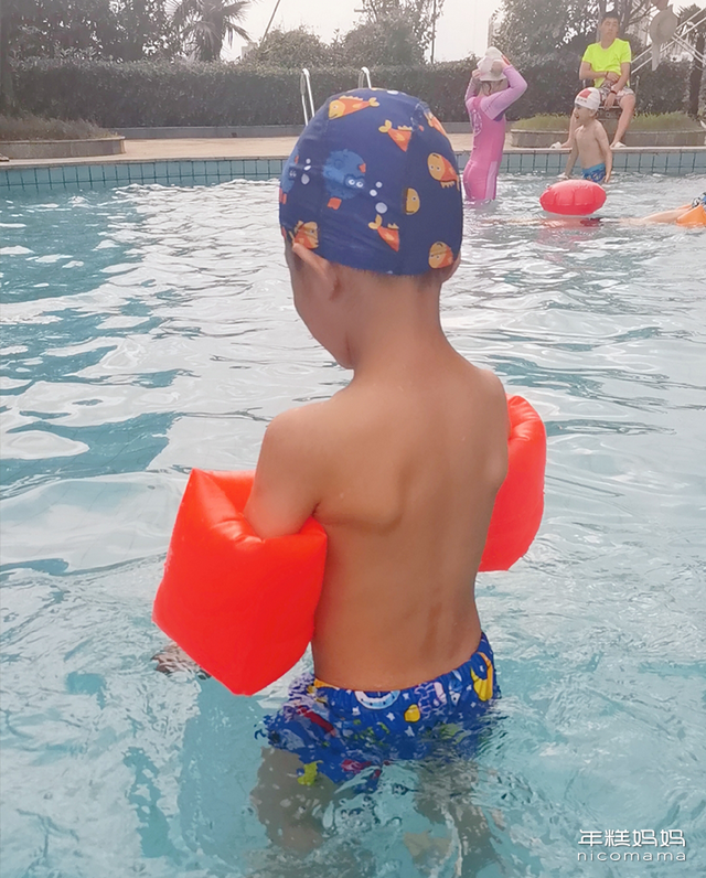 多少父母杀了自闭症，为什么大多数自闭症孩子的父母都是高学历（3个自闭症家庭的脱轨人生）