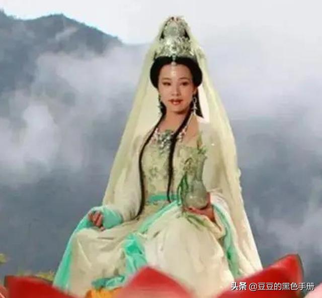 刘涛赞林心如版观音很虔诚，19版观音对比：有的像过家家
