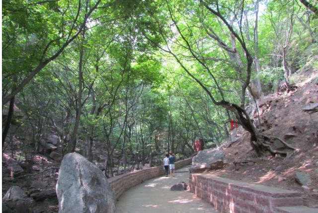 僧、尼、道共居一山修行  承德丰宁白云古洞景区，僧、尼、道共居一山修行（有一桥飞架两山之间的千年古刹）