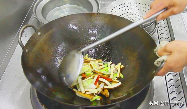 豆干怎么炒好吃，炒豆干的家常做法（大厨教你个简单的家常小炒）