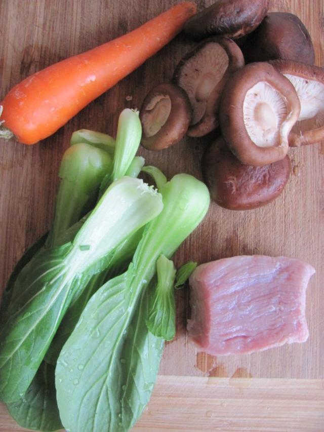 瘦肉粥怎么做好吃又营养丰富，瘦肉粥怎么做好吃又开胃（蔬菜瘦肉粥这样做简单、营养又暖胃）