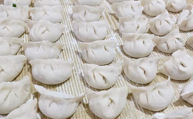 蒸饺怎么包，沙县蒸饺怎么包（饺子不开裂不粘连）