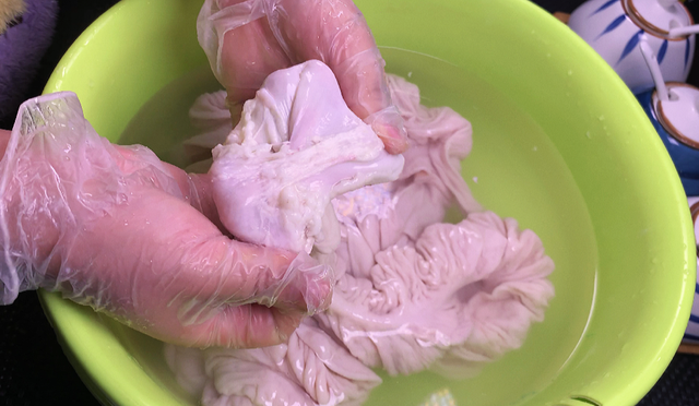 猪大肠的做法大全视频，猪大肠怎么做的最好吃（肥肠怎么洗，才干净无腥臭味）