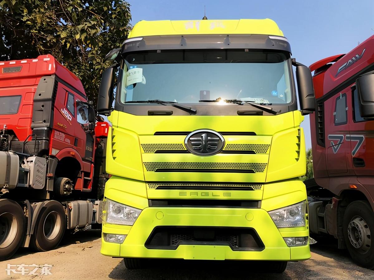 解放j7采用清新的嫩芽绿涂装,彰显高端和大气风格,将现代感和时尚感融